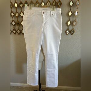 Old Navy White Jeans Crisp and Stylish